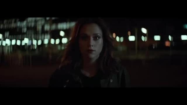 Emma Drobnа - Smile