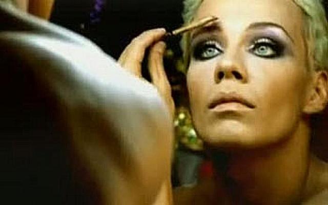 Руки Вверх - Он тебя целует