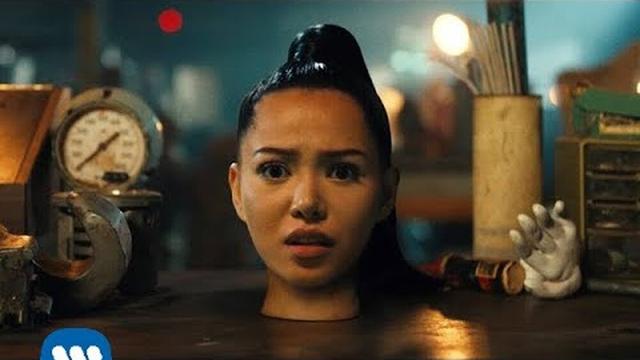 Bella Poarch - Build a B.tch