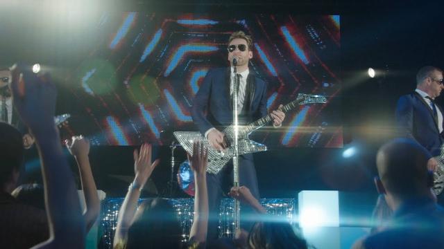 Nickelback - She Keeps Me Up