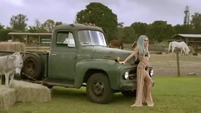 Pitbull and Kesha - Timber