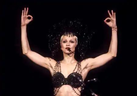Madonna - Vogue - Live