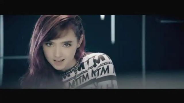 Jannine Weigel - Finish Line