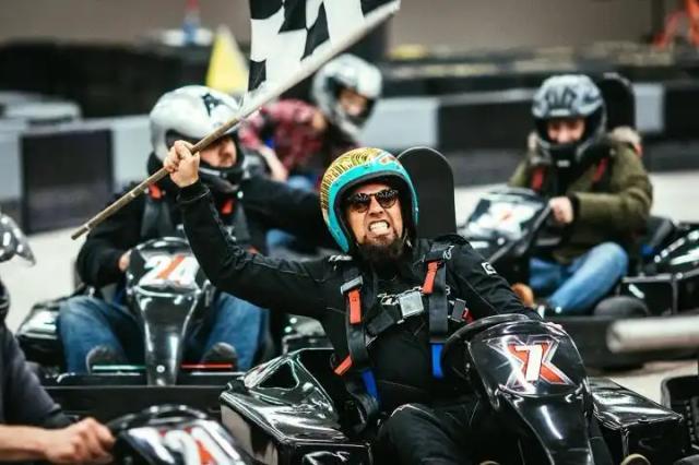 Bernz ft. Jarren Benton - Outta My Brain