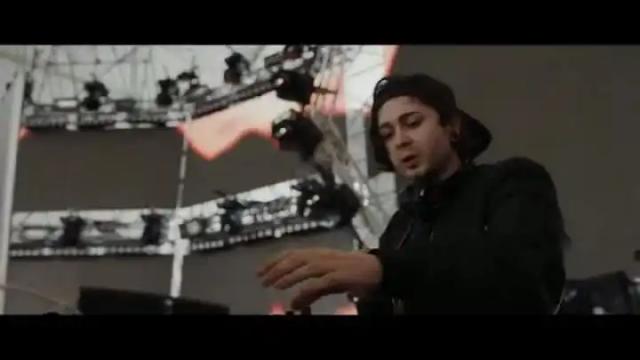 Becko - Lions And Wolves