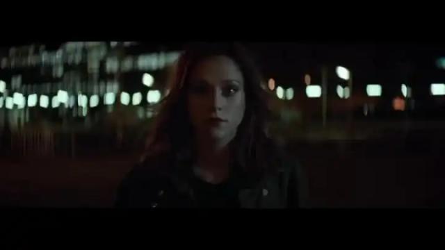 Emma Drobnа - Smile