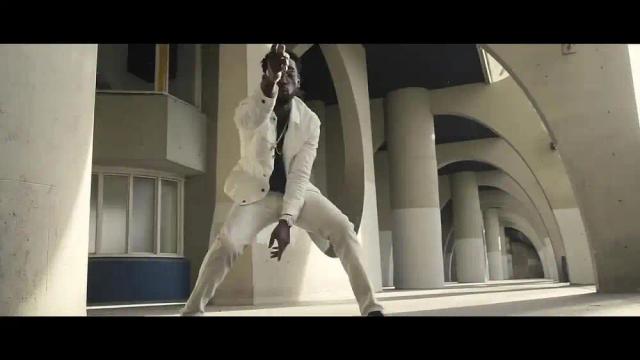 Tinie Tempah - Holy Moly