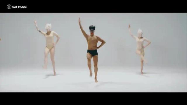 Alexandra Ungureanu Feat. Marius Moga - Bate, Bate