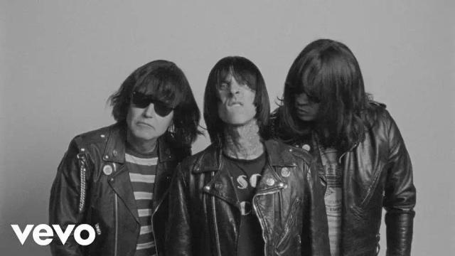 blink-182 - DANCE WITH ME