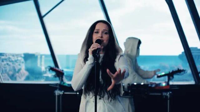 Alan Walker and Anne Gudrun - Avalon - Live