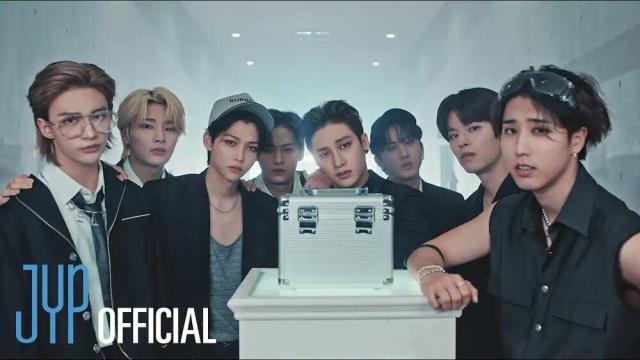 Stray Kids - Give Me Your TMI