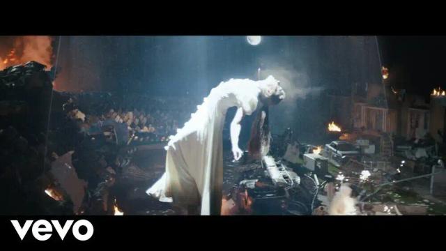 Ariana Grande - supernatural - official