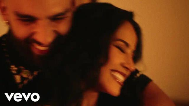 Becky G, Manuel Turizo - QUE HACES