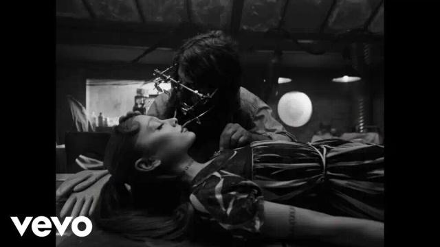 Ariana Grande - Hampstead