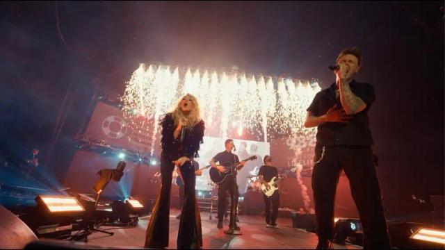 Papa Roach, Carrie Underwood - Leave A Light On - Live