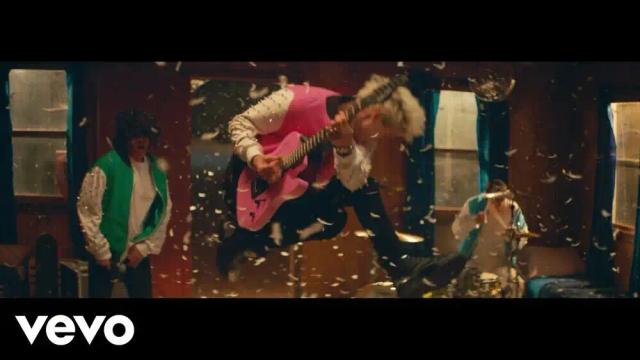  Machine Gun Kelly, Kellin Quinn - love race