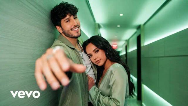 Sebastian Yatra, Becky G - Peleas Por Mi